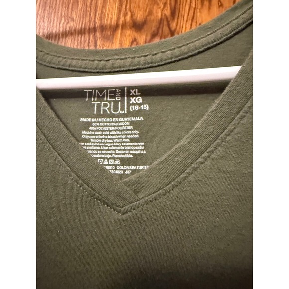 Time and Tru Womens XL V-Neck Short Sleeve T-Shirt Olive Green Sea Turtle Cotton - Picture 2 of 3